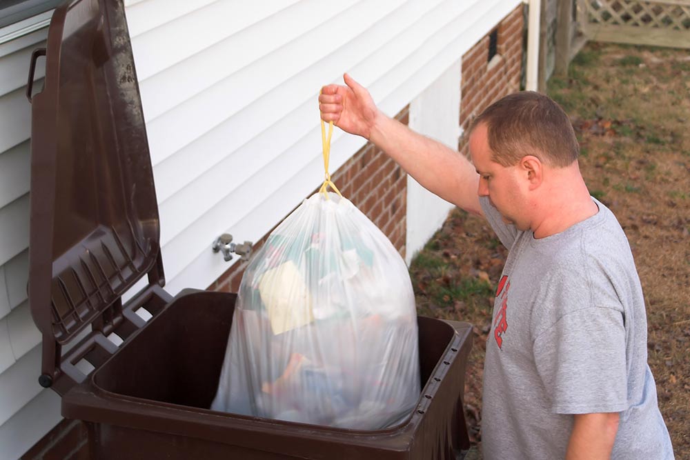 4 errors to avoid while using trash bags at home